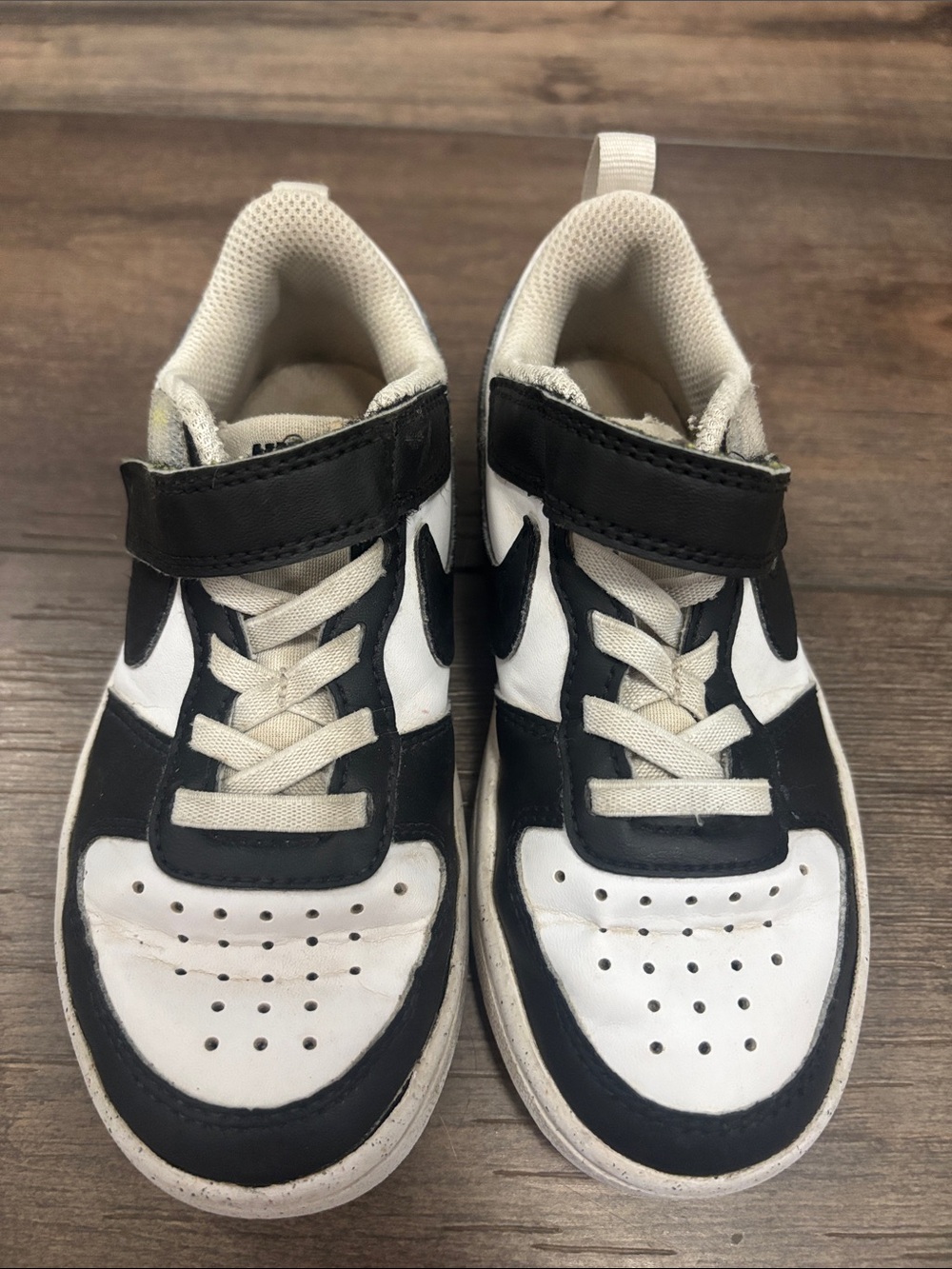 Kids Nike Dunks (black and white)